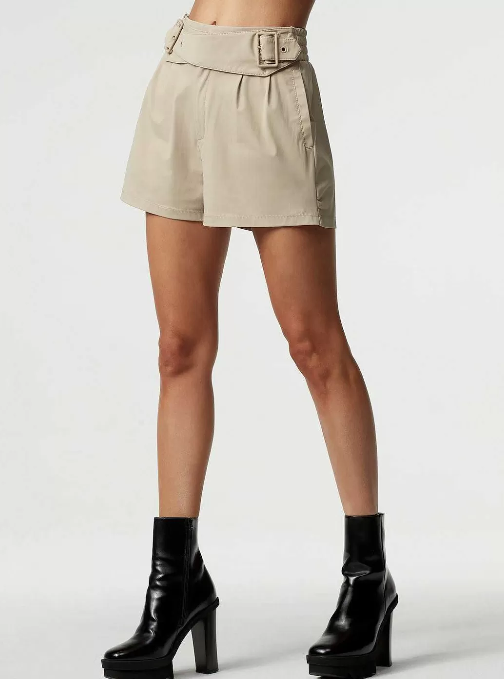 Store Blanc Noir Mastermind Utility Short Safari