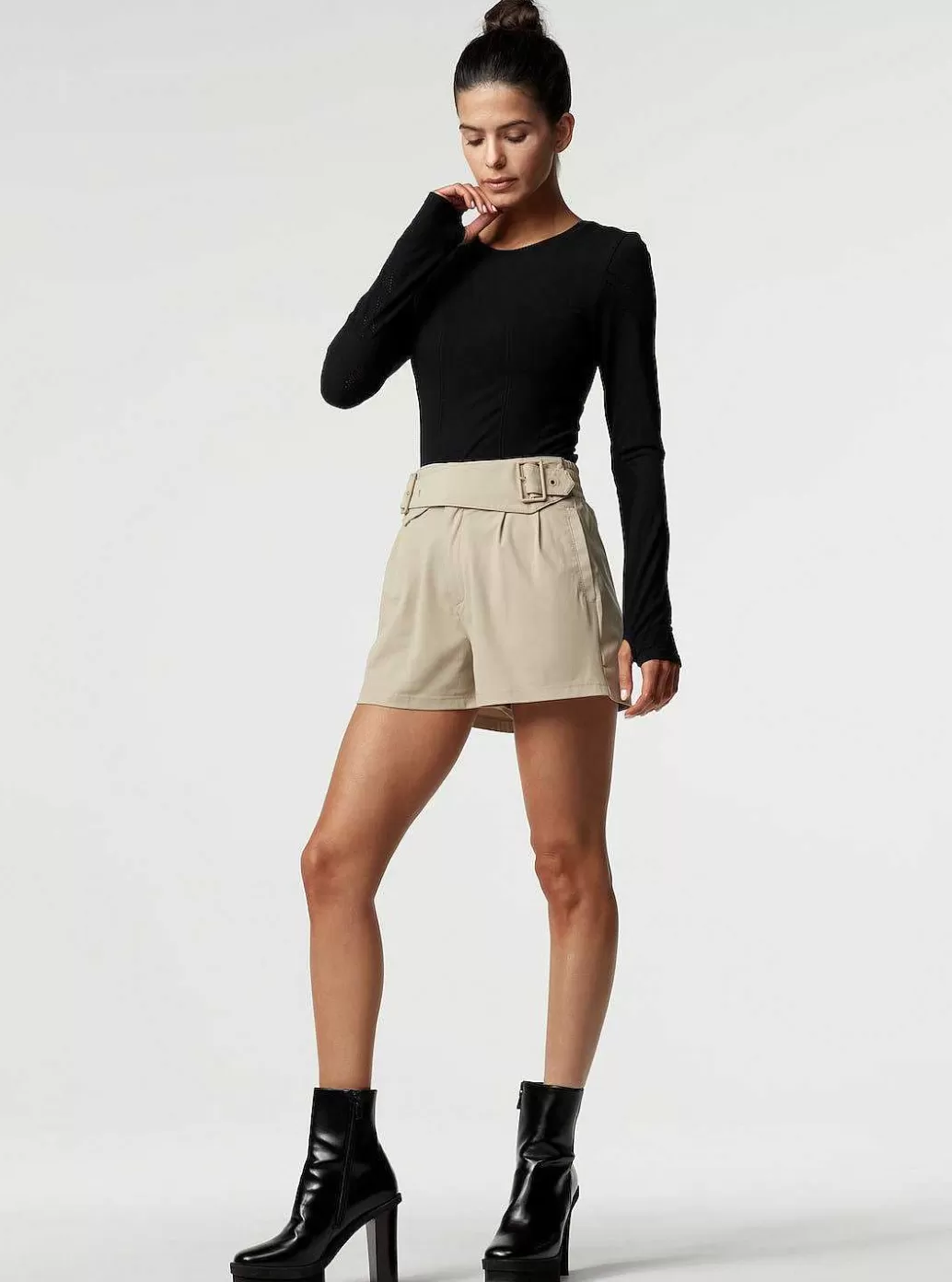 Store Blanc Noir Mastermind Utility Short Safari