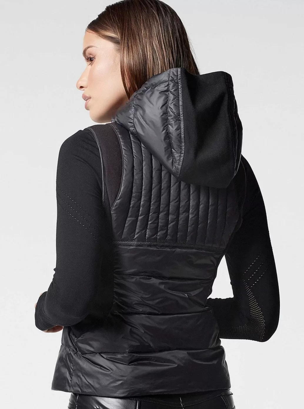 Store Blanc Noir Reflective Inset Feather Weight Vest Black